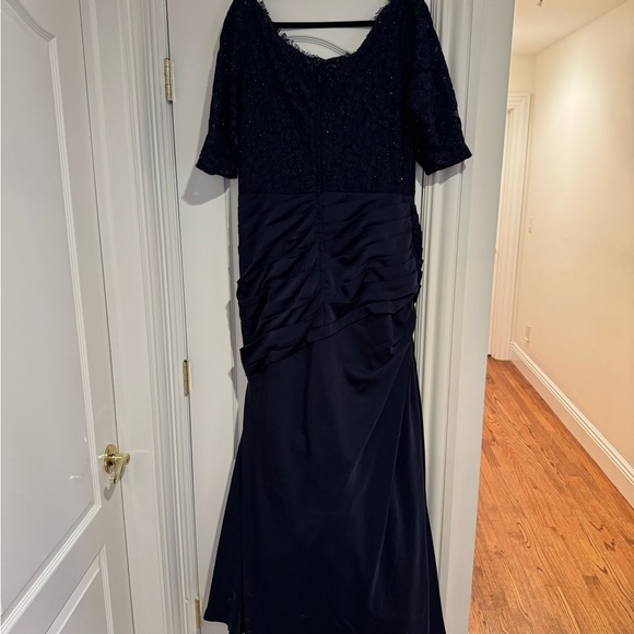 NWT La Femme Sparkle Lace Trumpet Gown Navy Blue Style # WD83 Size 16 - Picture 4 of 7